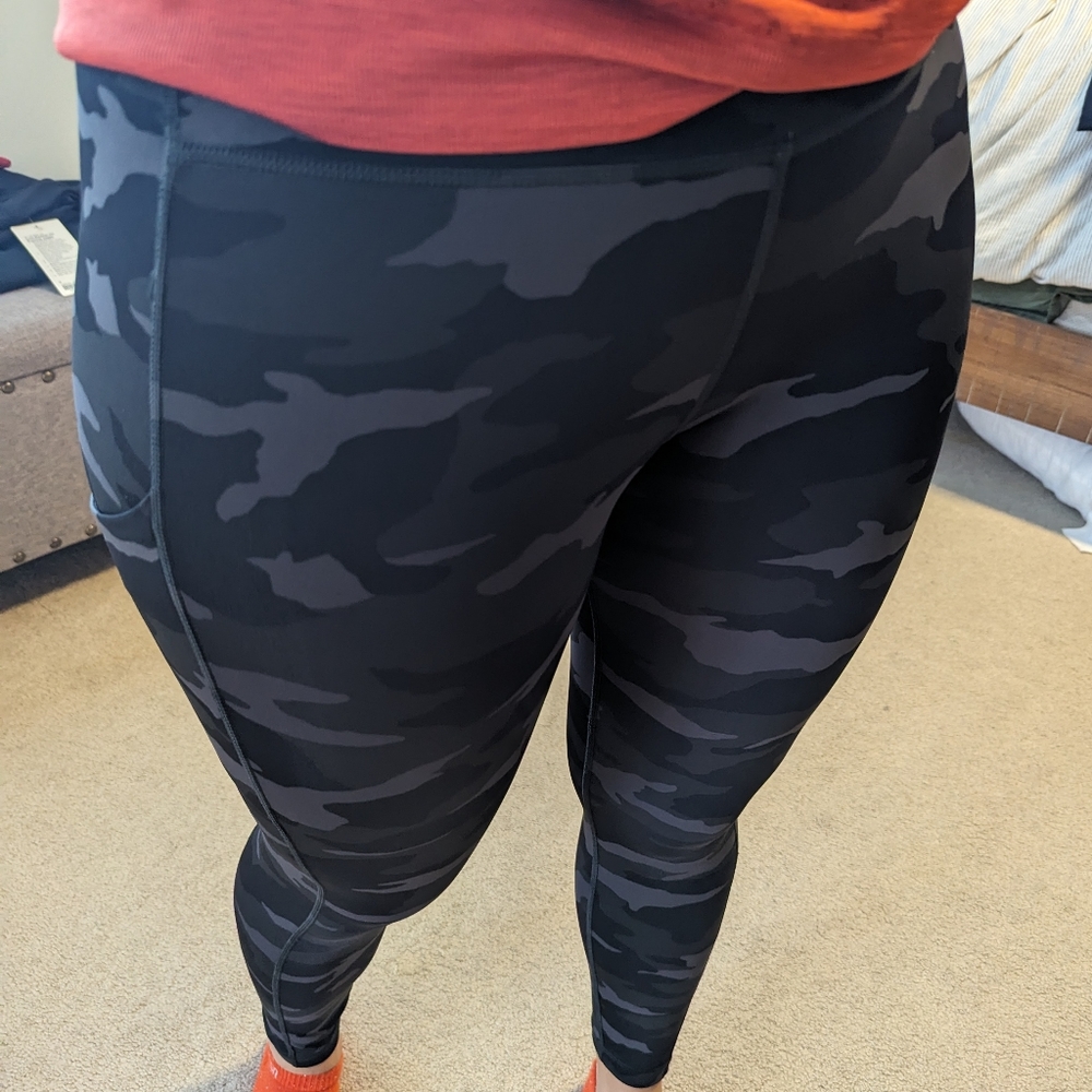 Athleta Ultimate Stash 7/8 Tight